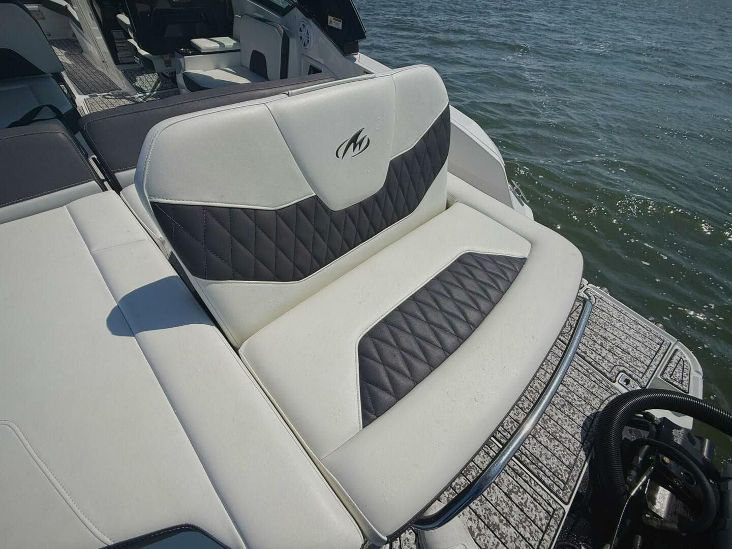 2020 Monterey 29 305SSD