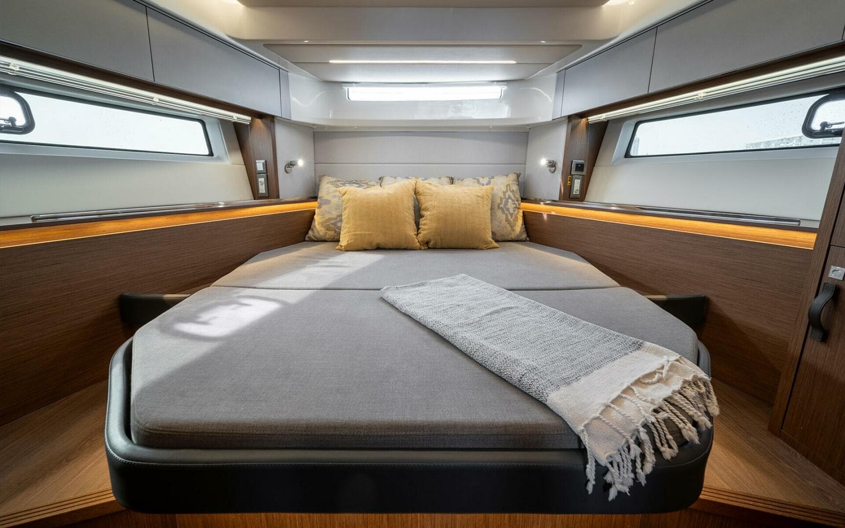 2026 Beneteau Antares 12 Coupe