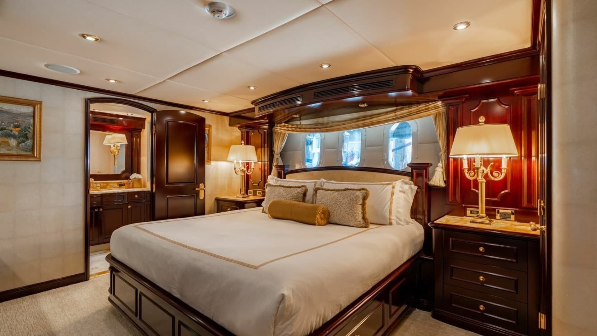 2006 Trinity Yachts Tri-Deck MY
