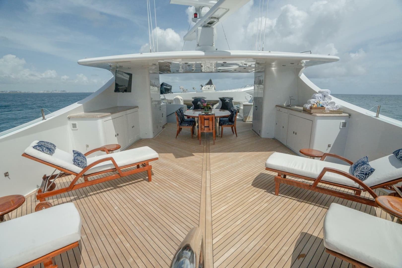 2006 Trinity Yachts Tri-Deck MY