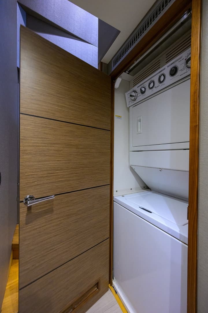 2013 Hatteras 80 Motor Yacht