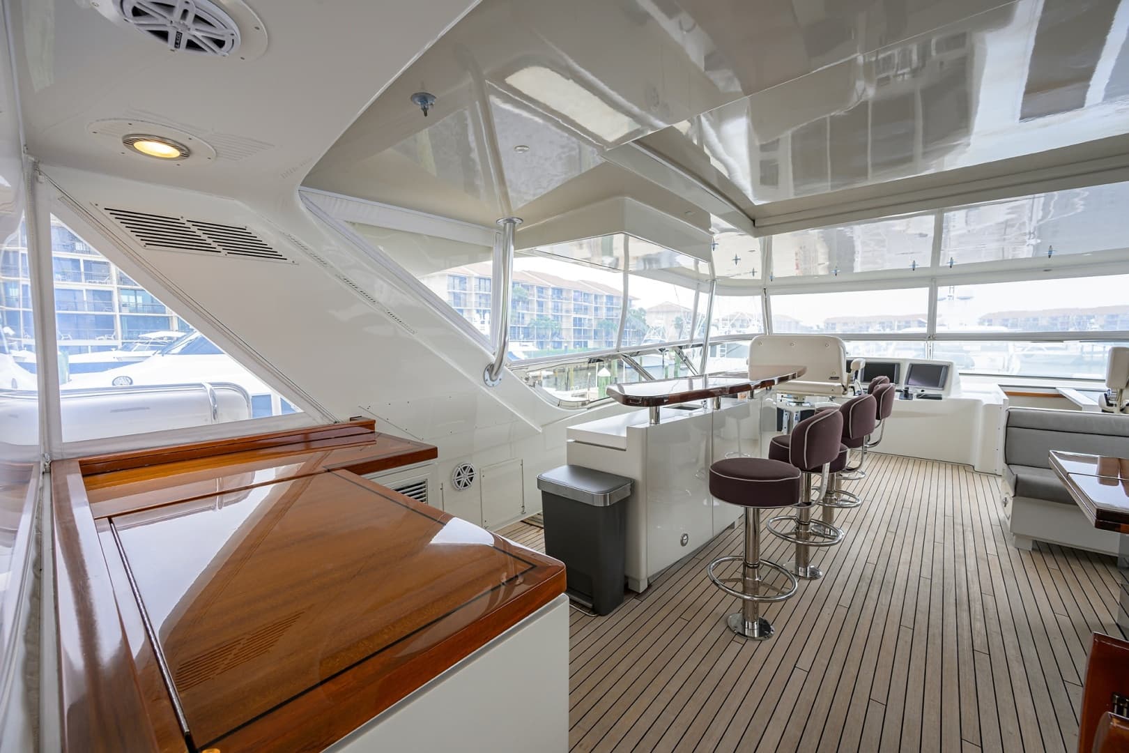 2013 Hatteras 80 Motor Yacht