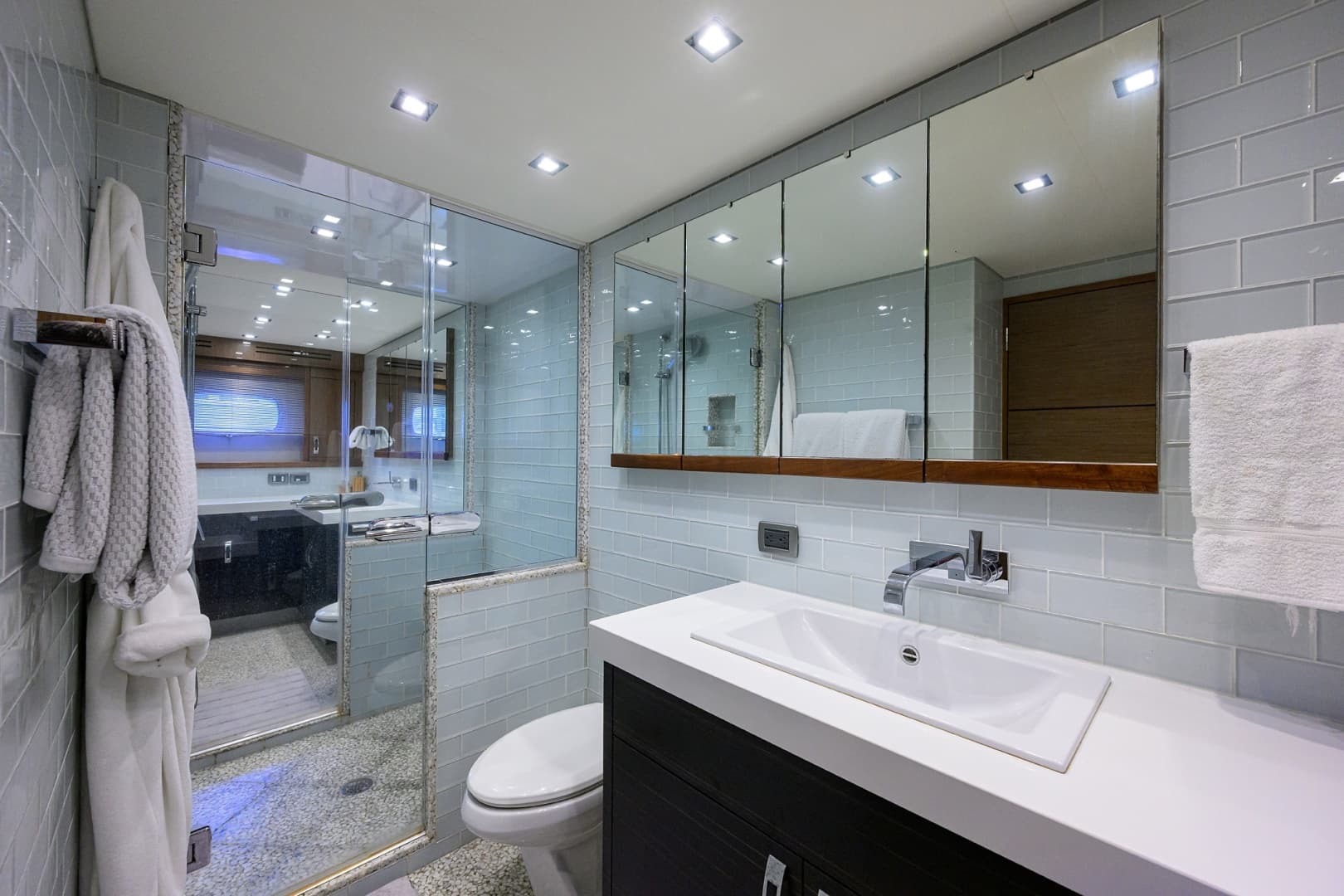 2013 Hatteras 80 Motor Yacht