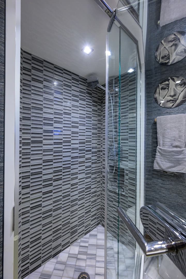 2013 Hatteras 80 Motor Yacht