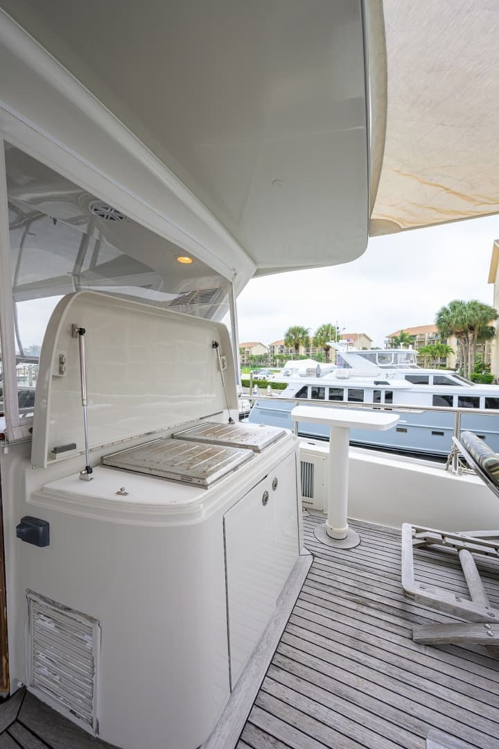 2013 Hatteras 80 Motor Yacht