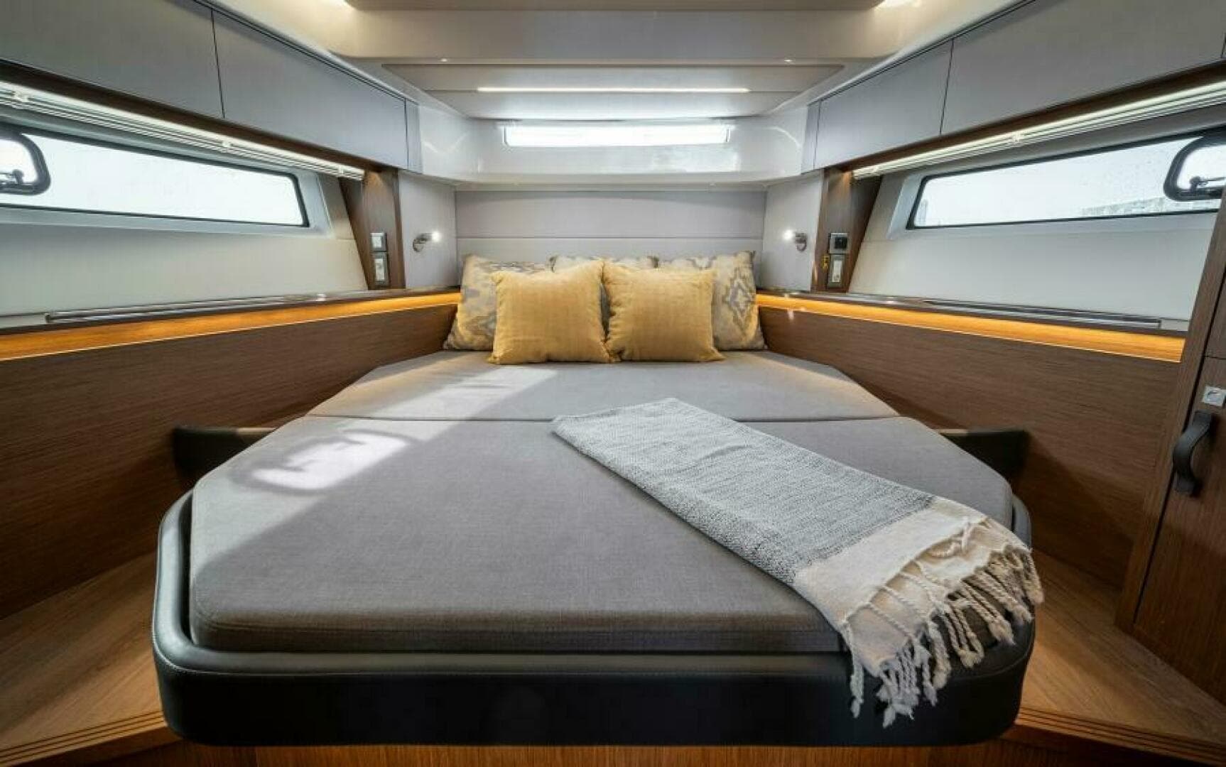 2026 Beneteau Antares 12 Coupe