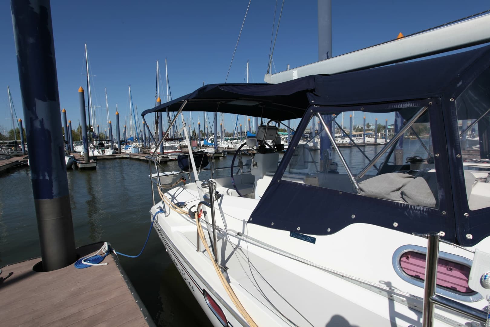 2005 Catalina 387