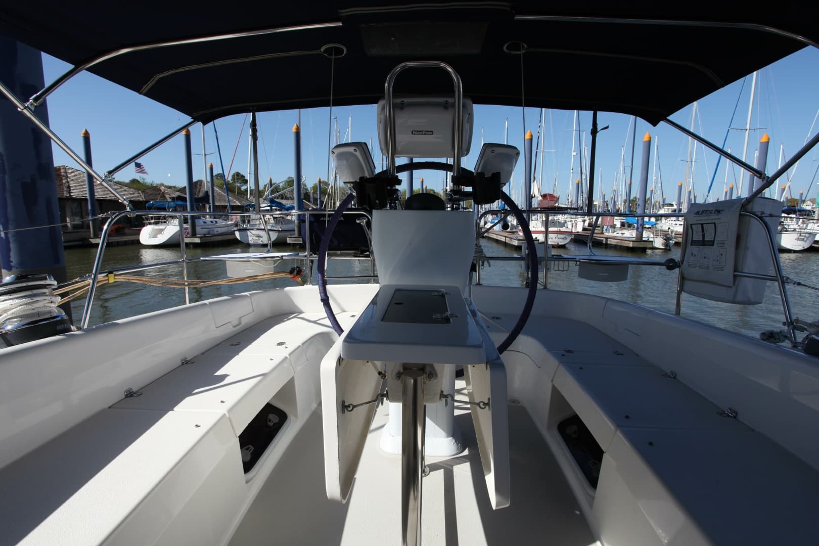2005 Catalina 387
