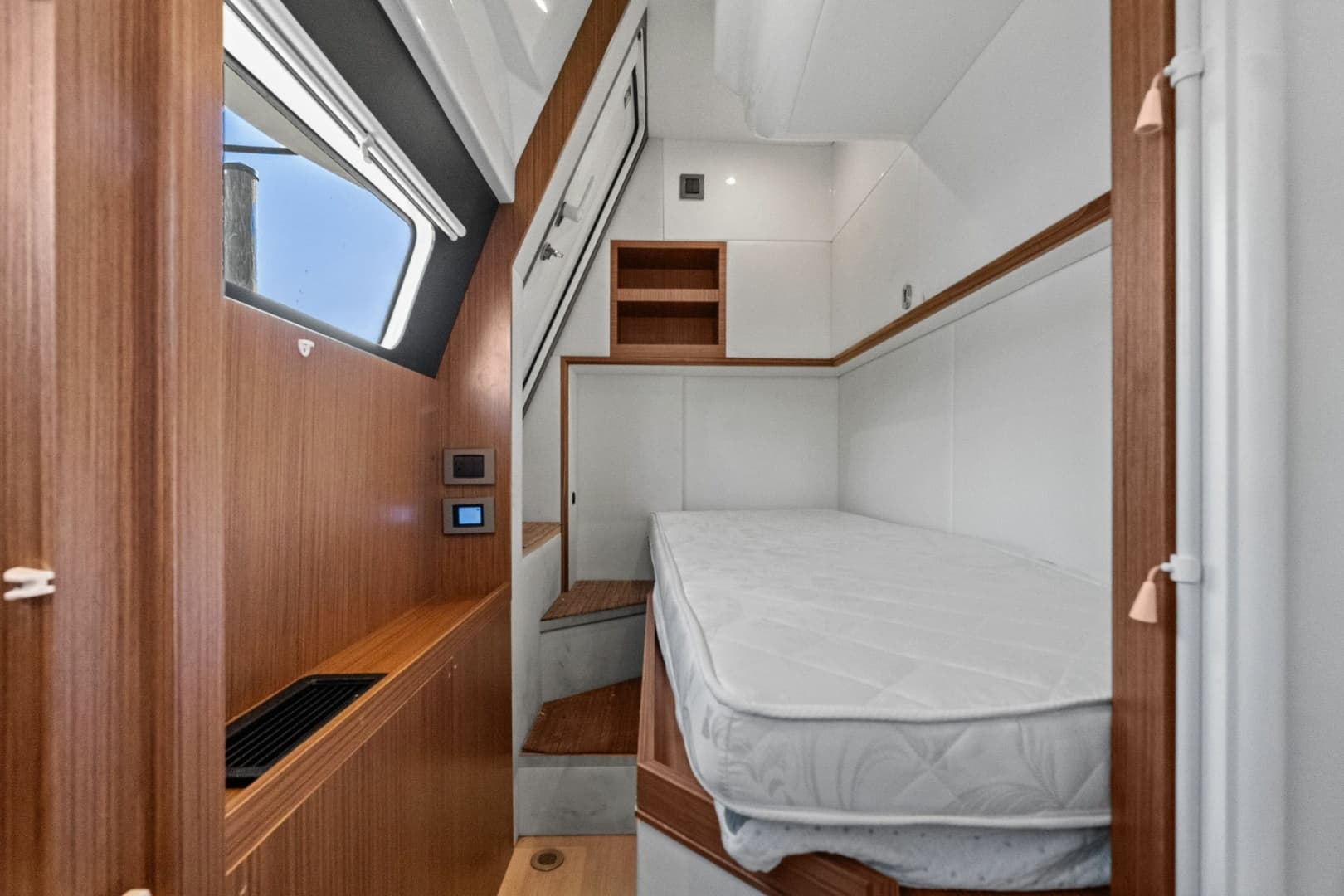 2019 Absolute 52 Navetta