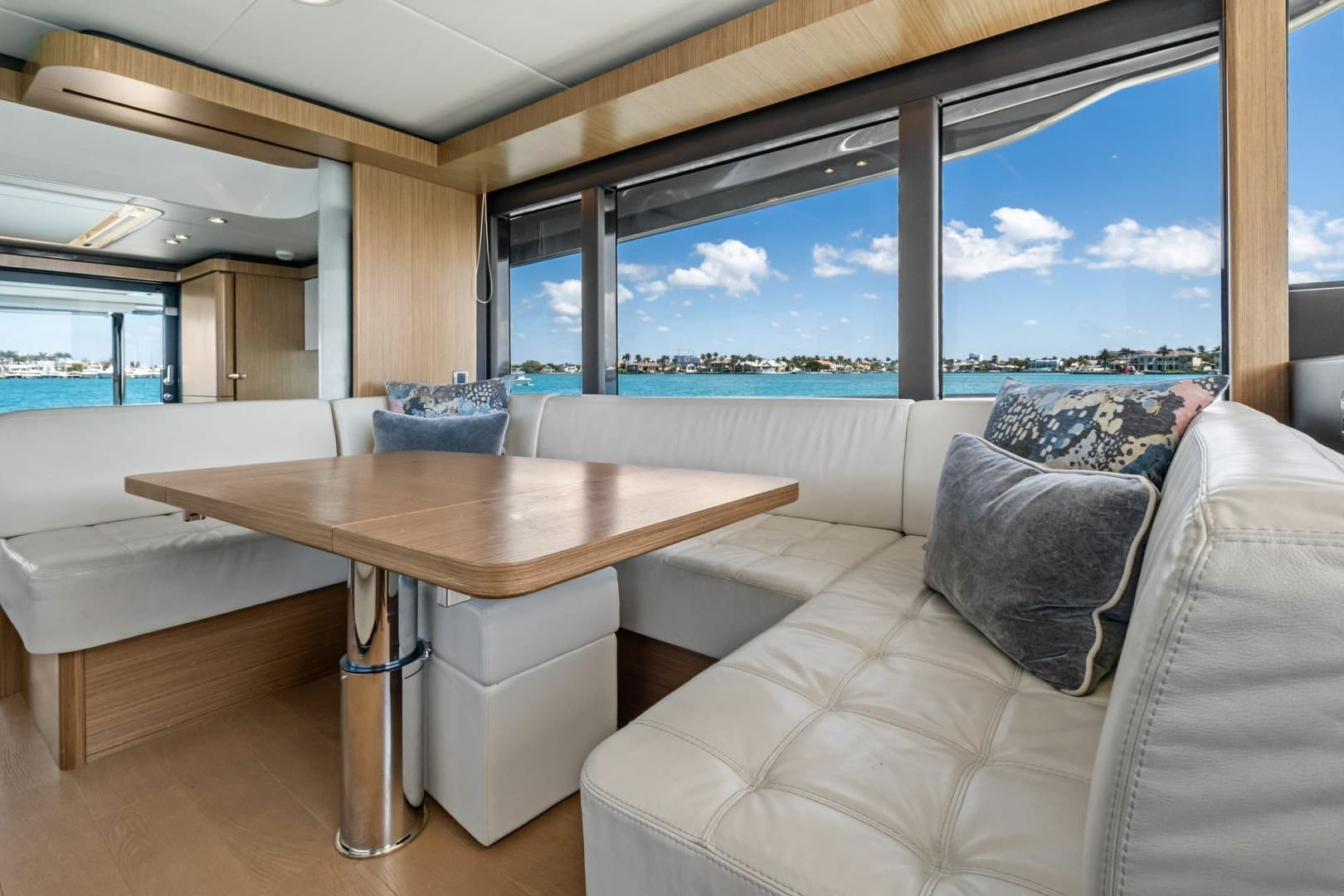 2019 Absolute 52 Navetta
