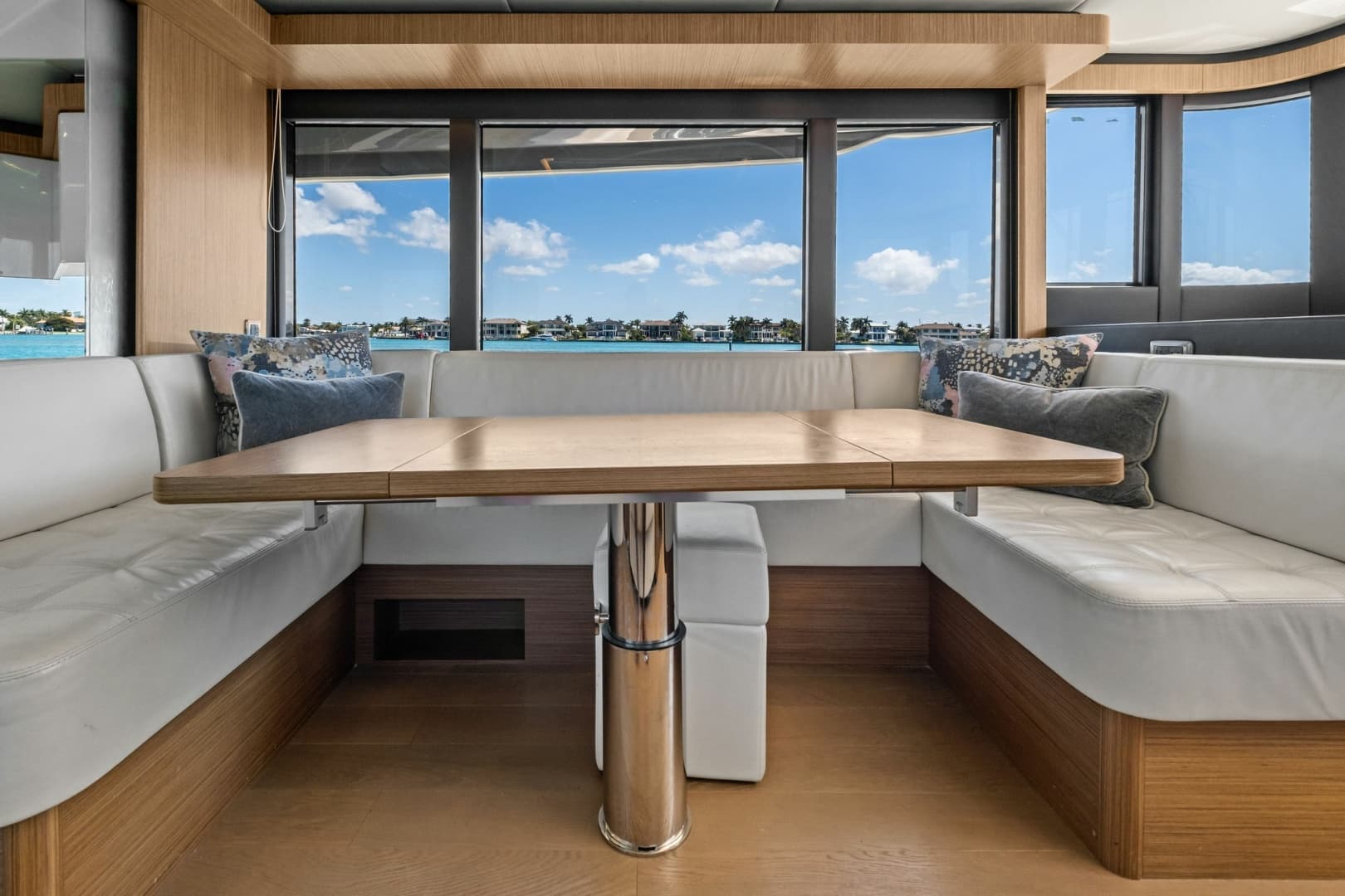 2019 Absolute 52 Navetta