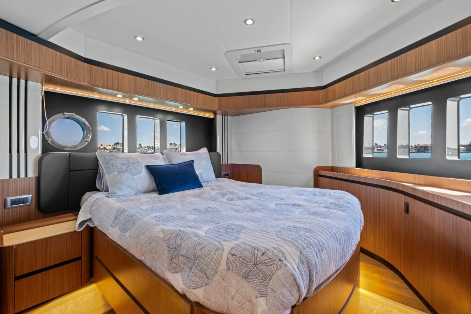 2019 Absolute 52 Navetta