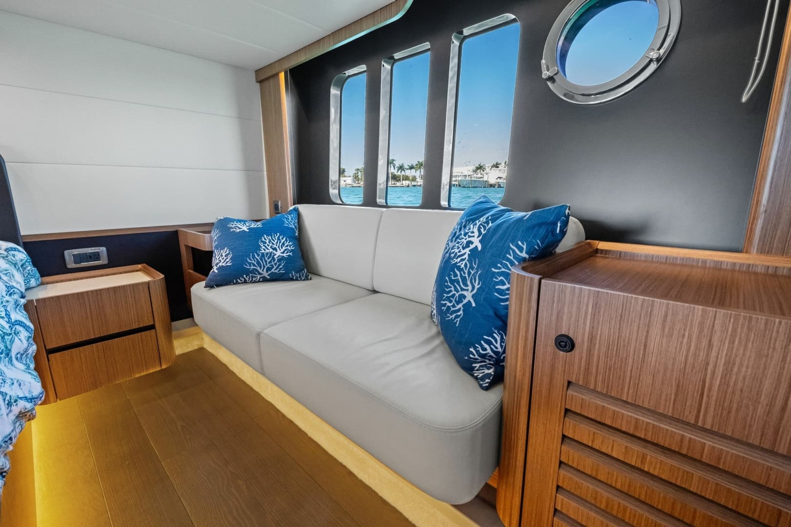 2019 Absolute 52 Navetta