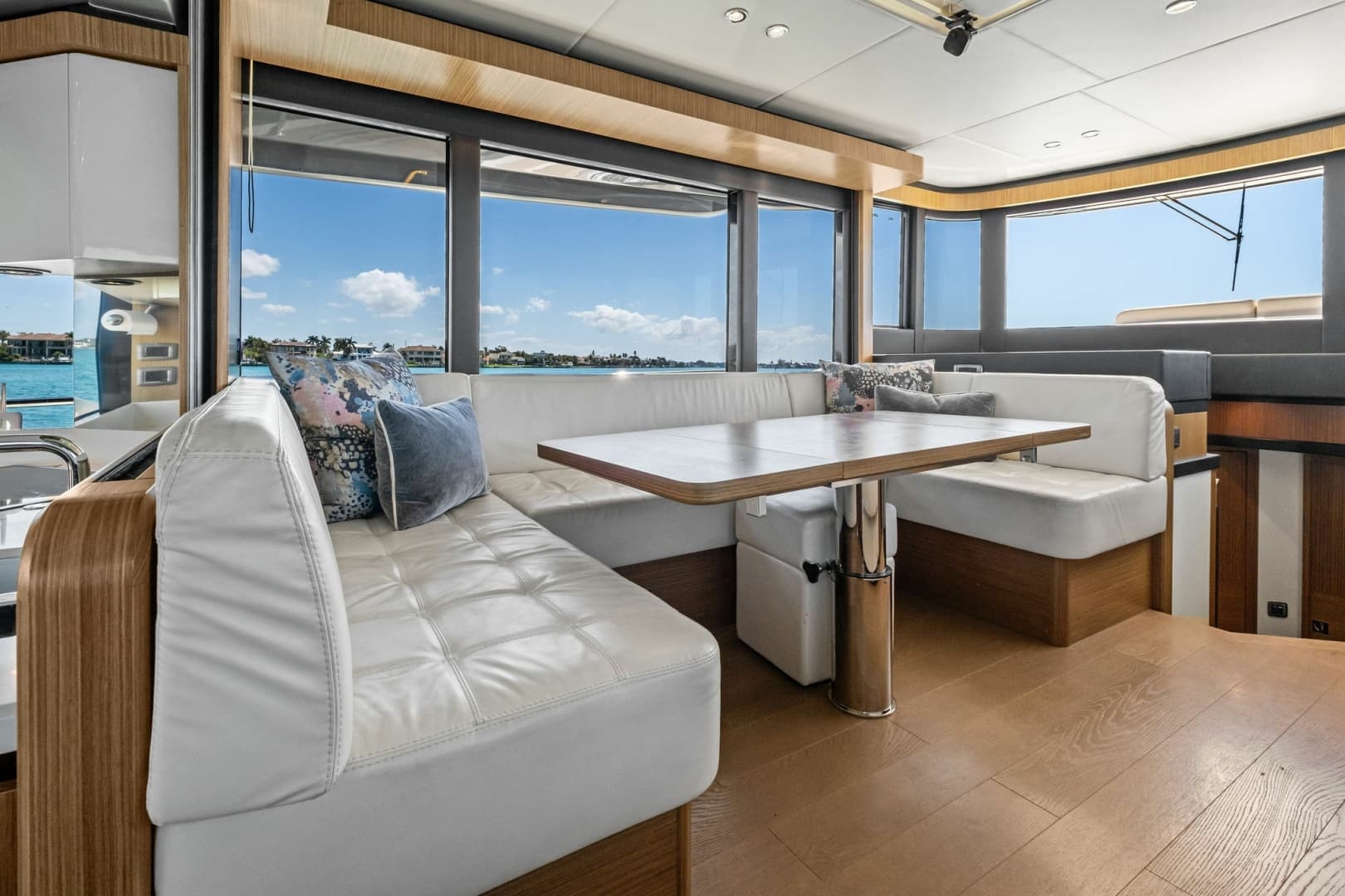 2019 Absolute 52 Navetta