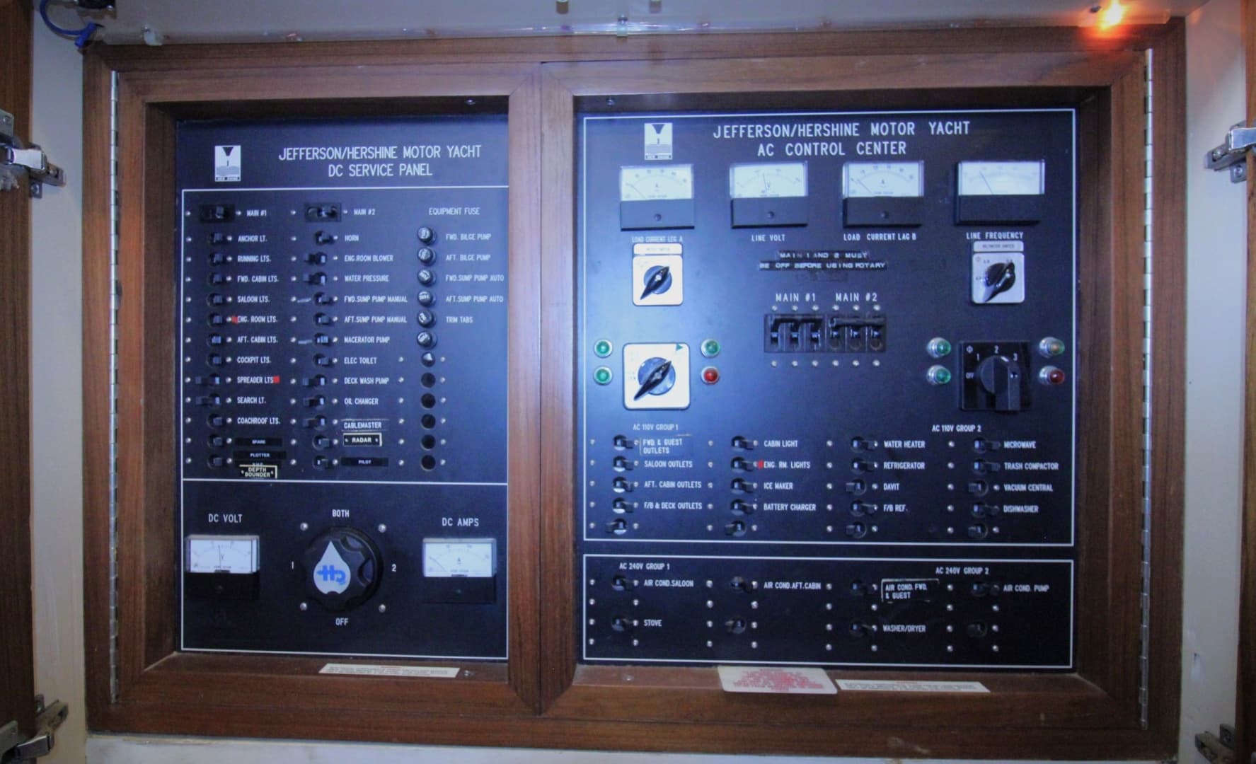 1995 Jefferson 52 Rivanna Cockpit MY