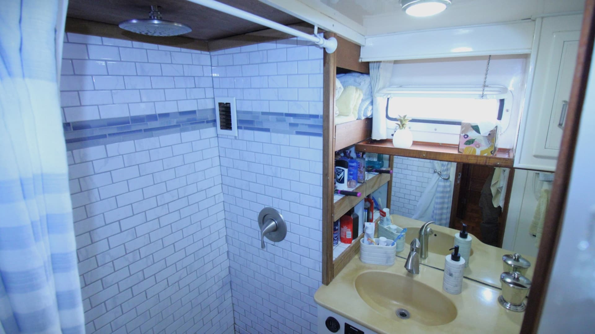 1995 Jefferson 52 Rivanna Cockpit MY