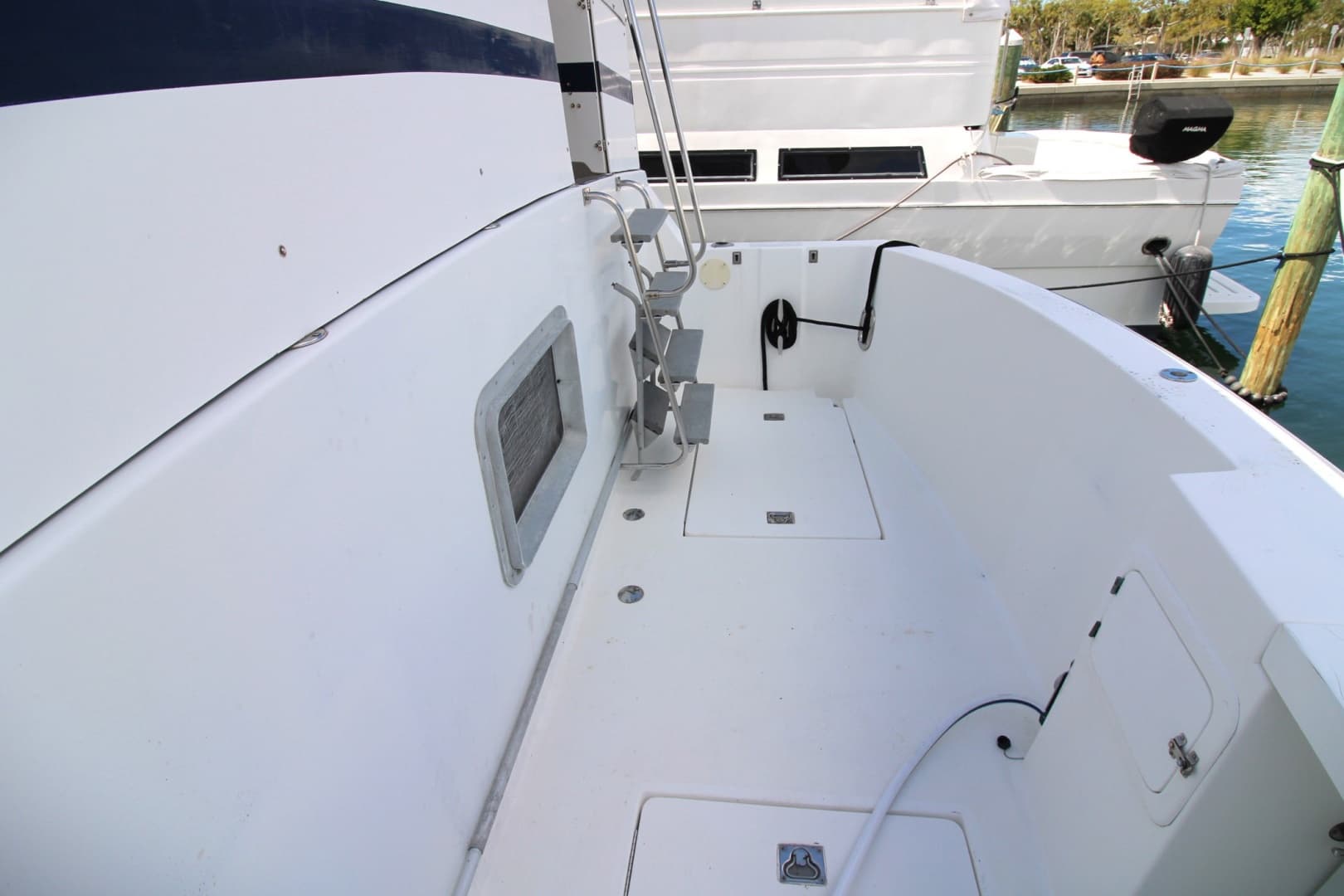 1995 Jefferson 52 Rivanna Cockpit MY