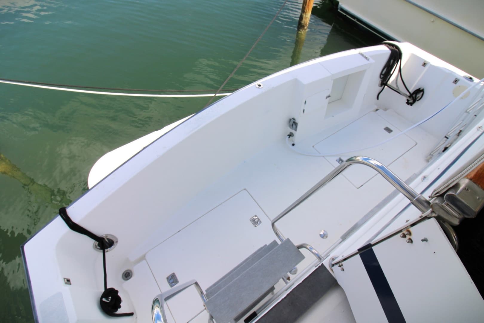 1995 Jefferson 52 Rivanna Cockpit MY