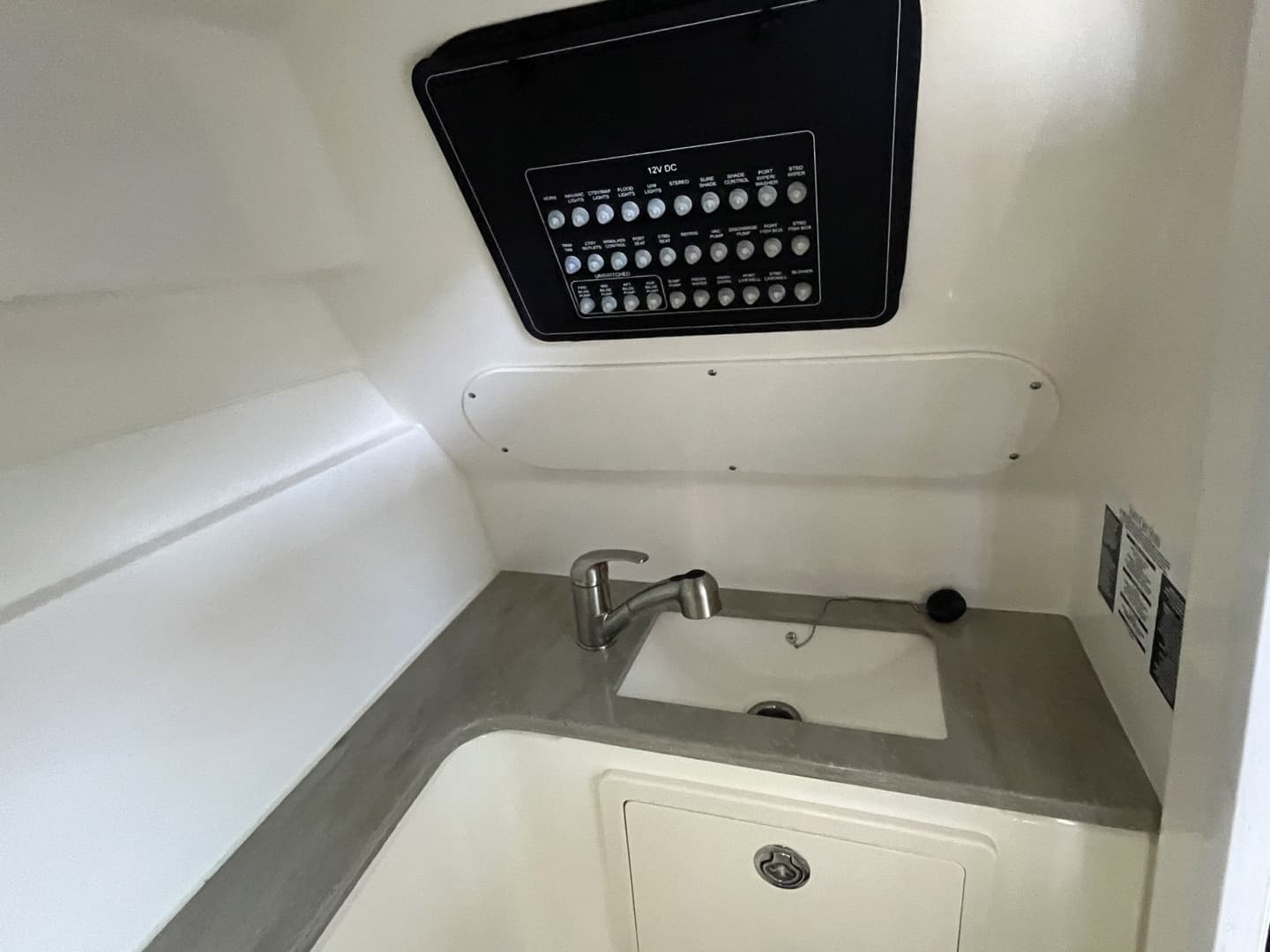 2022 Boston Whaler 320 Vantage