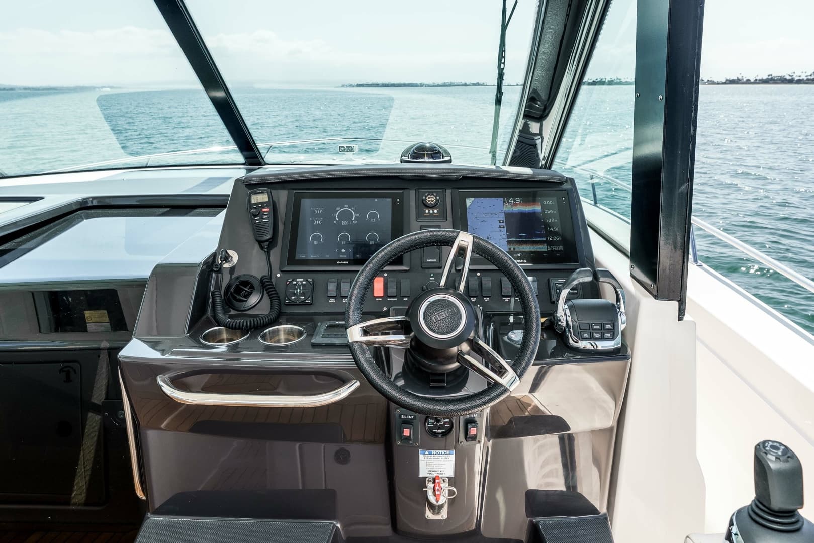 2016 Tiara Q44 LIVIMAC