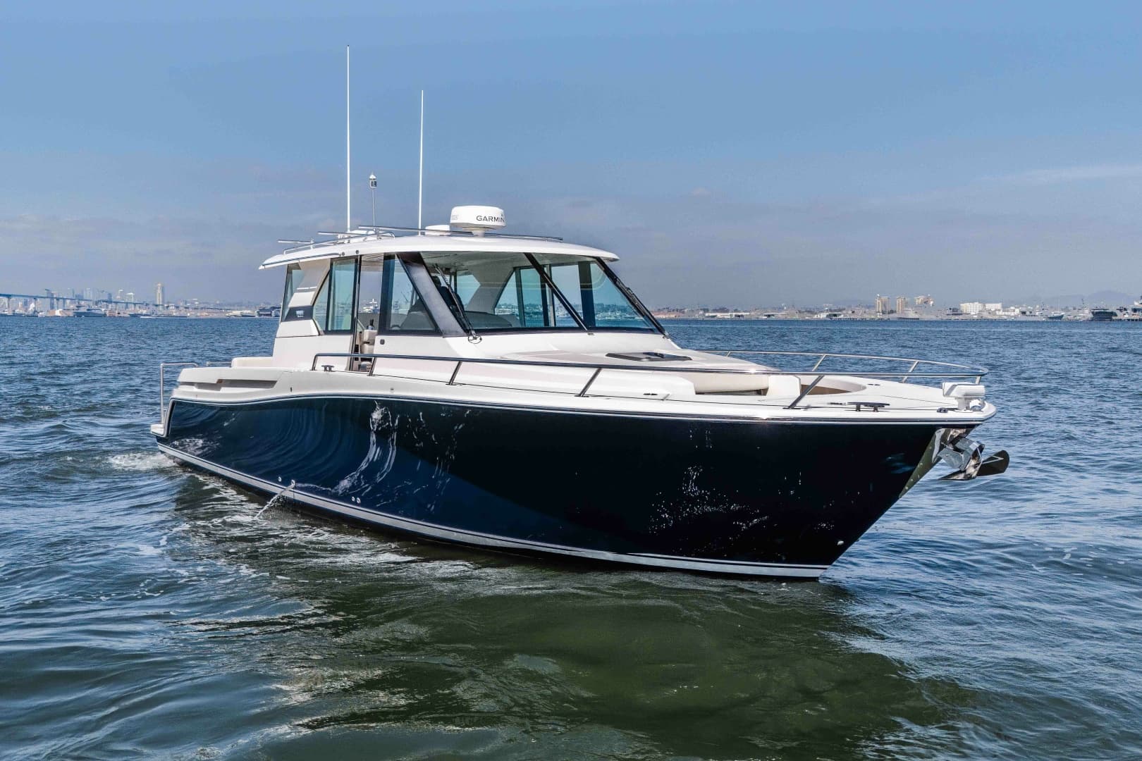 2016 Tiara Q44 LIVIMAC