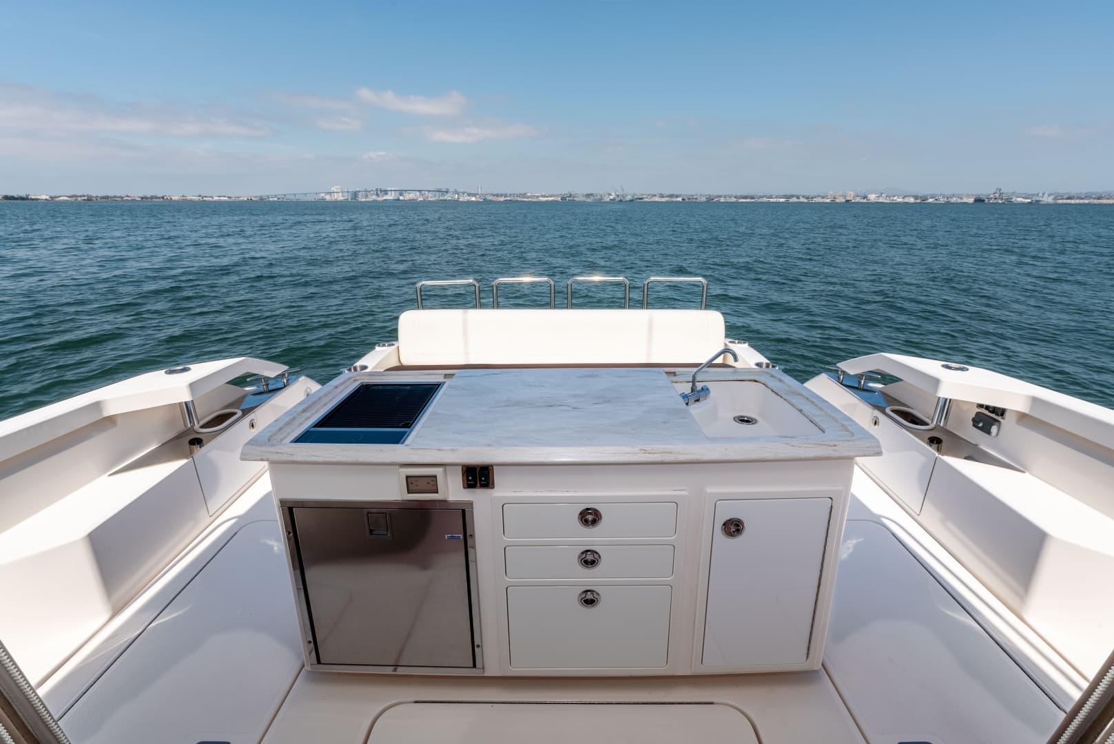 2016 Tiara Q44 LIVIMAC Cockpit