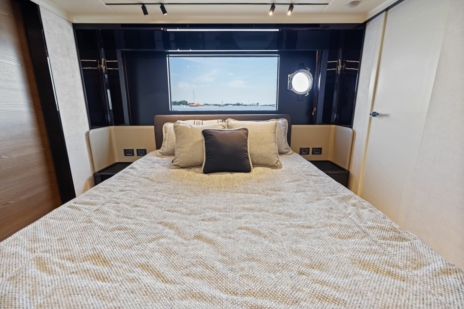 2024 Absolute Navetta 64