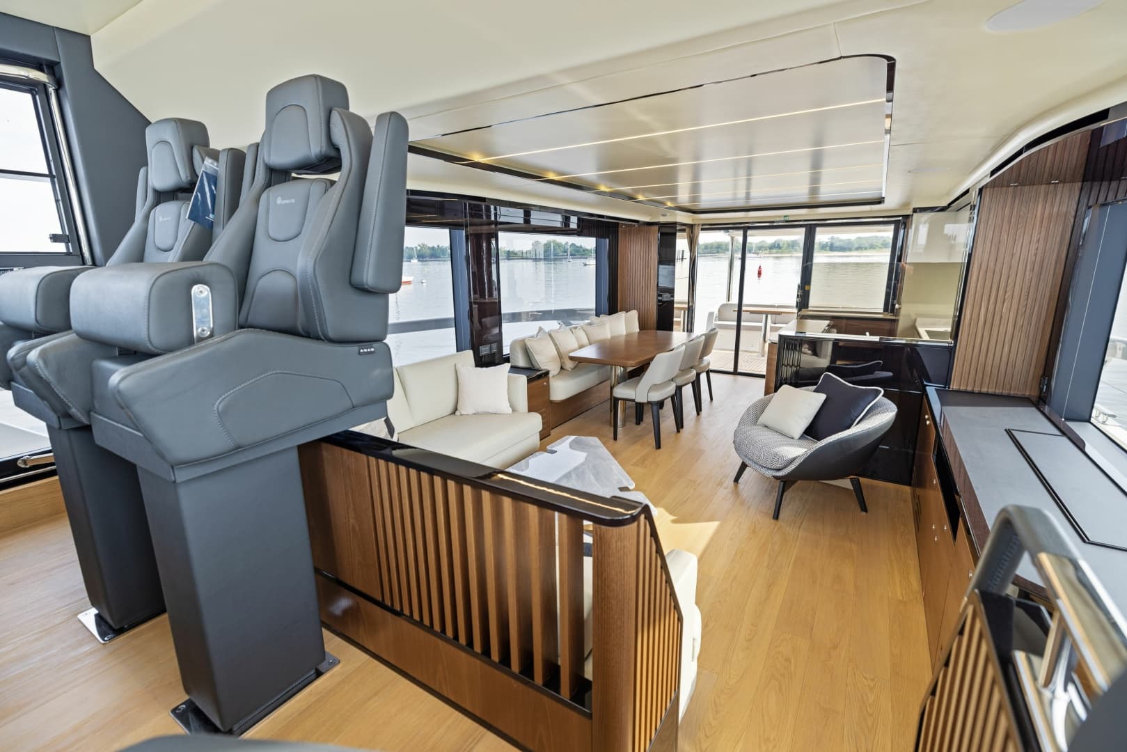 2024 Absolute Navetta 64