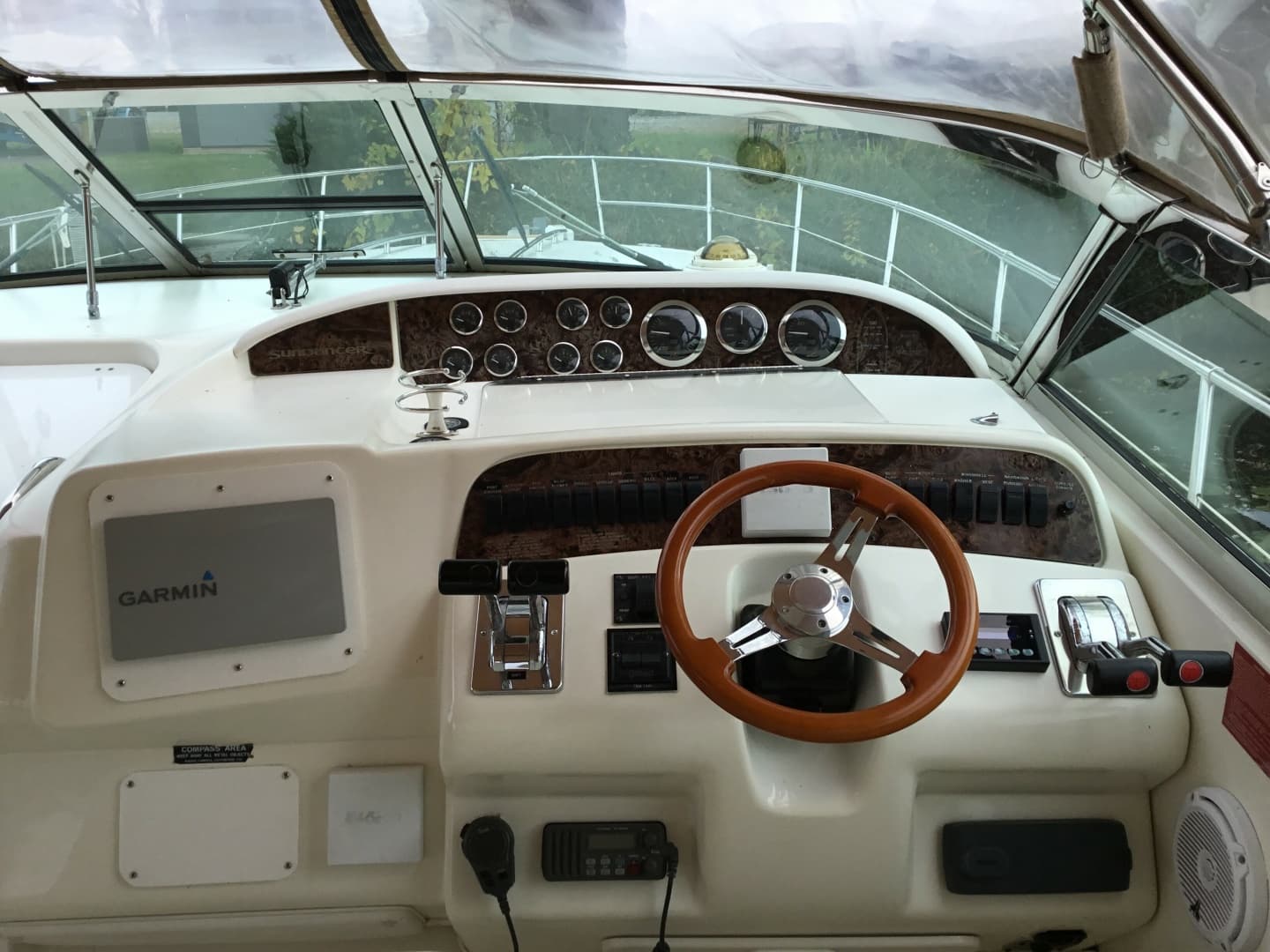 1995 Sea Ray Sun Dancer 370