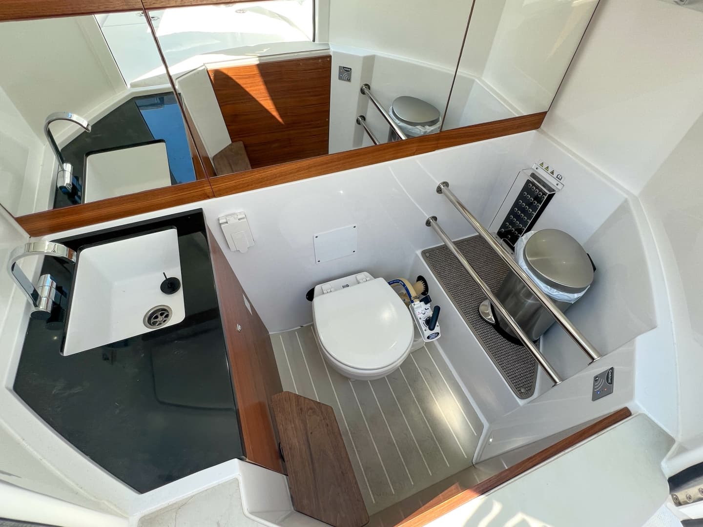 2020 Axopar 28 Cabin