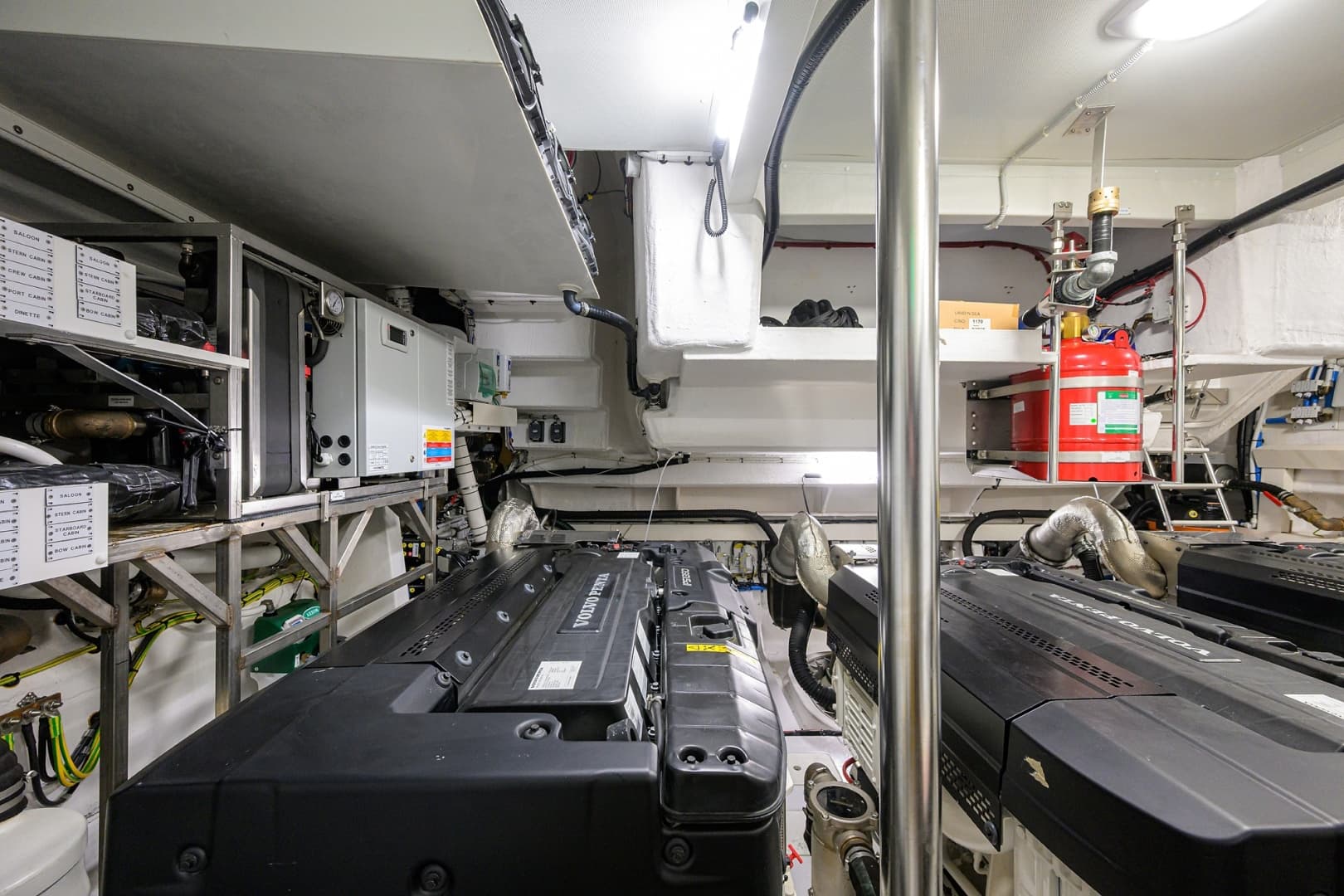Azimut 78 - DT78 - Engine Room