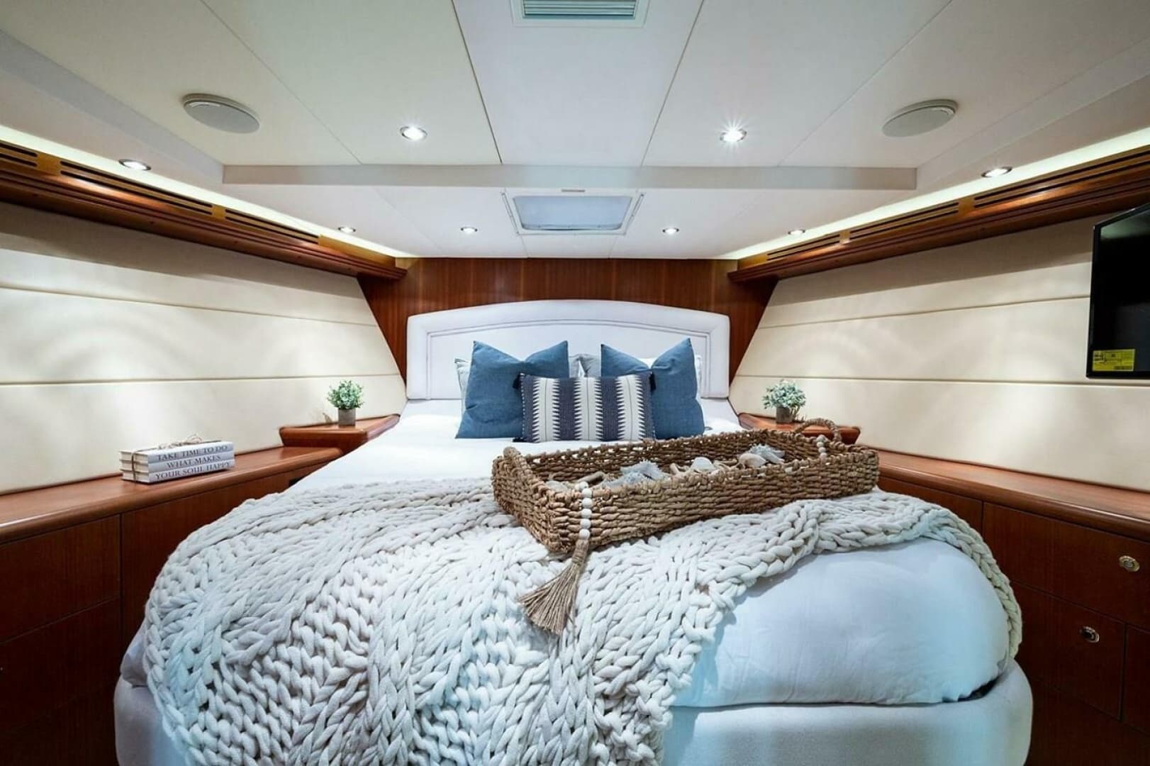 2003 Hatteras 100 Raised Pilothouse