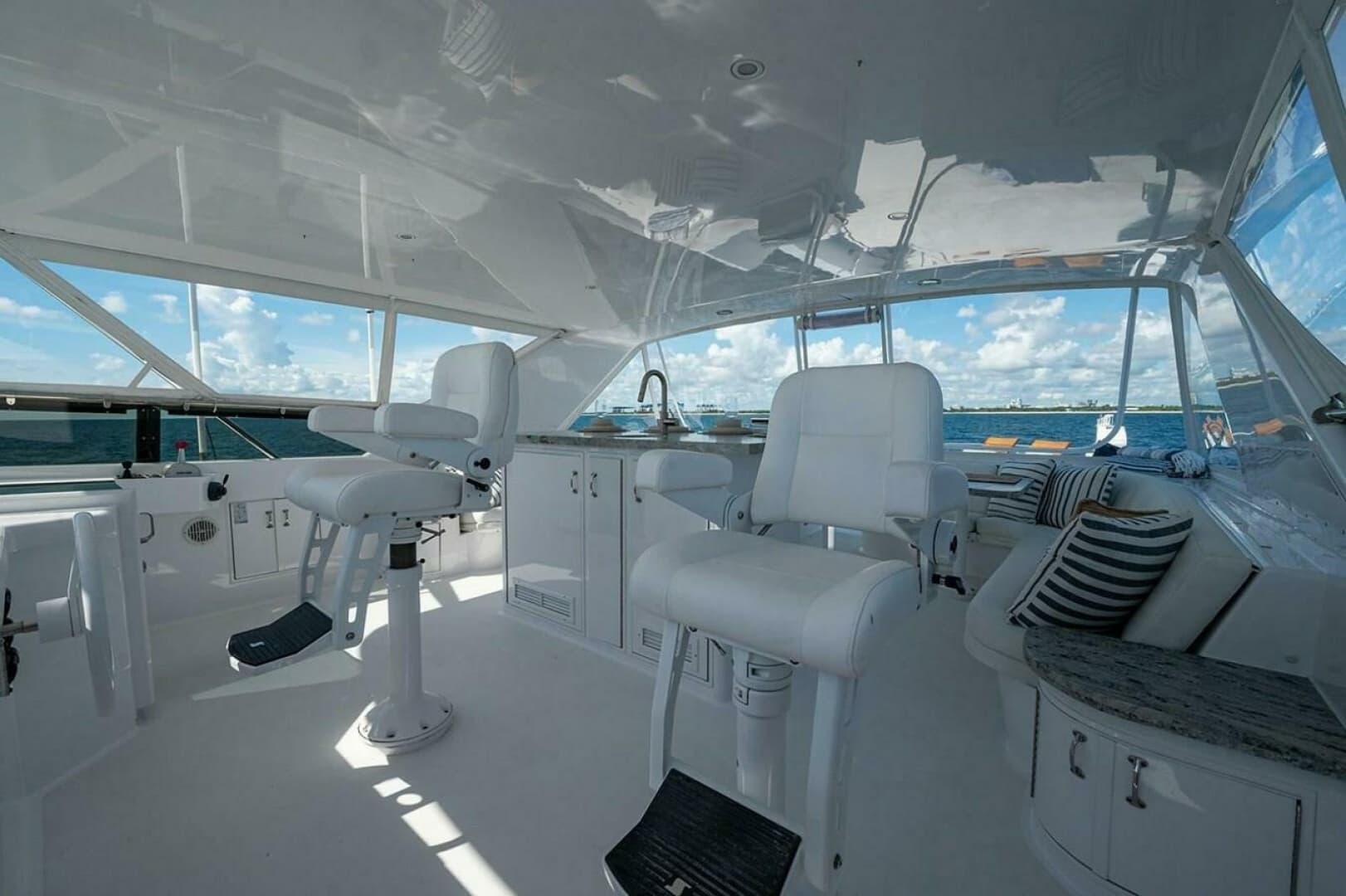2003 Hatteras 100 Raised Pilothouse