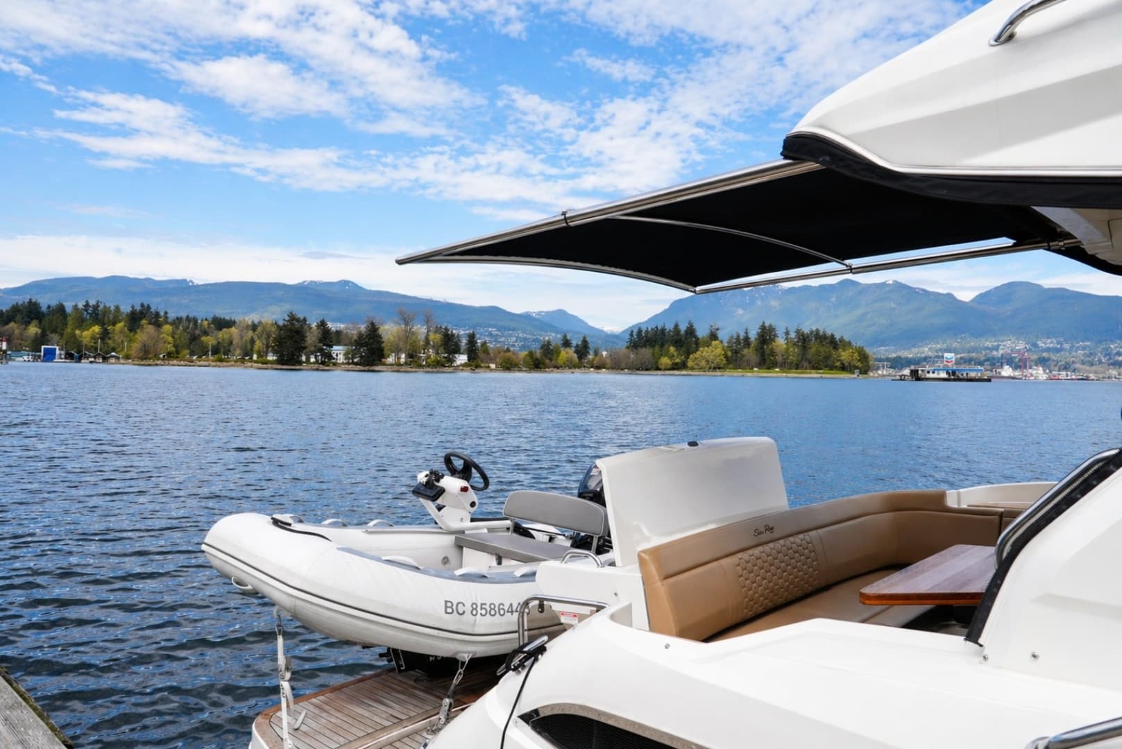 2019 Sea Ray Sundancer 350 Coupe