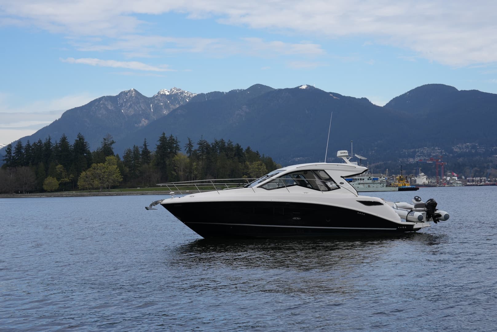 2019 Sea Ray Sundancer 350 Coupe