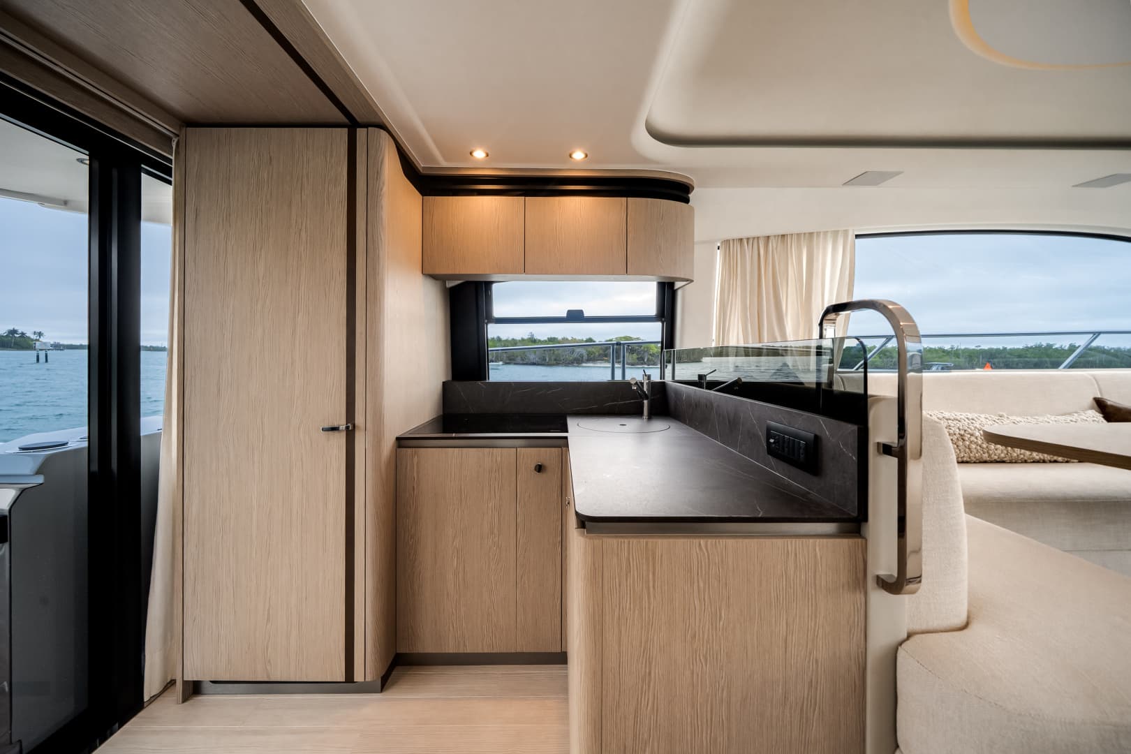 2023 Azimut 53 FLY