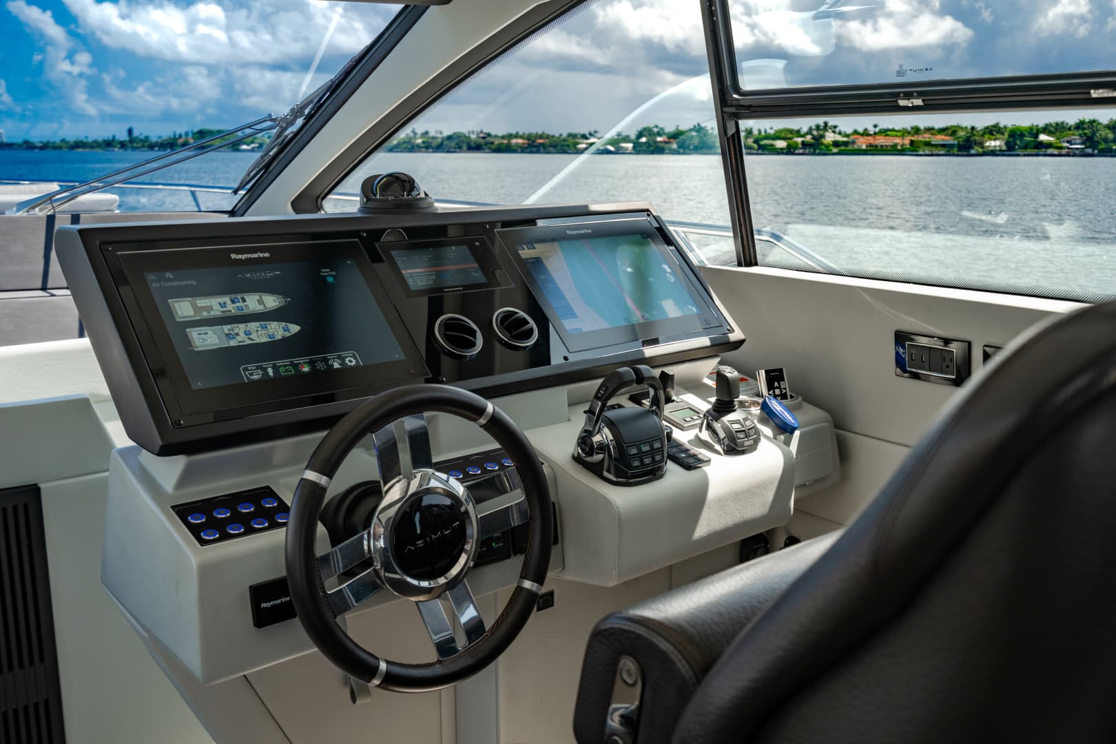2019 Azimut S7