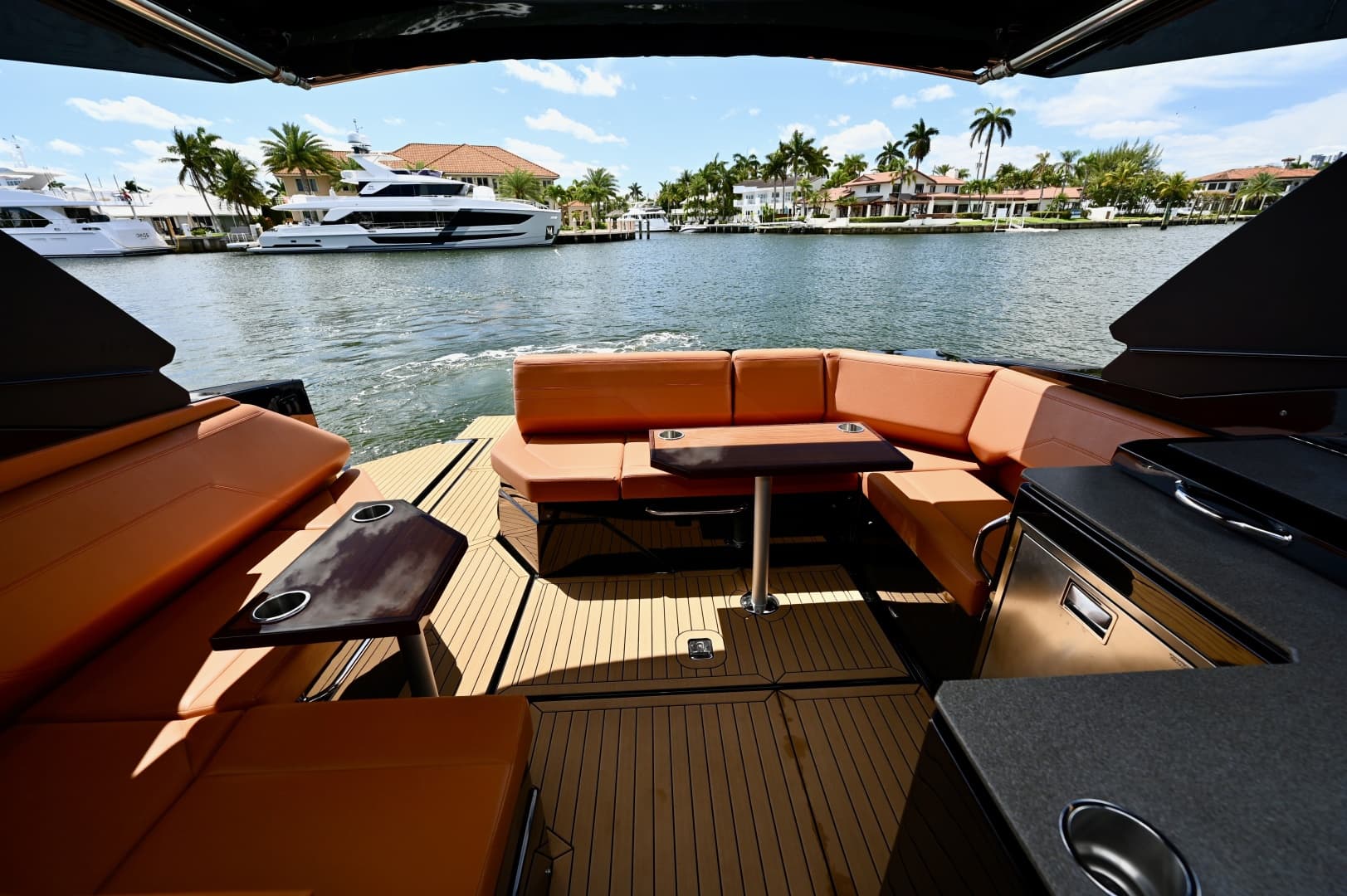 Aft Cockpit Lounge and Entertaining Area, Cruisers Yachts 38 GLS
