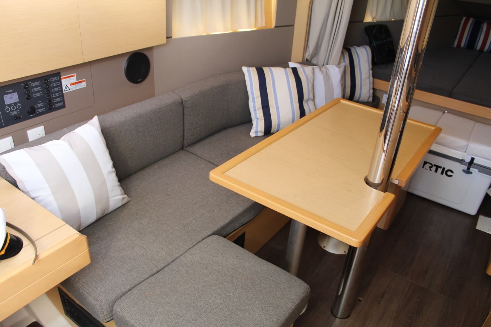 2016 Beneteau 35 Oceanis