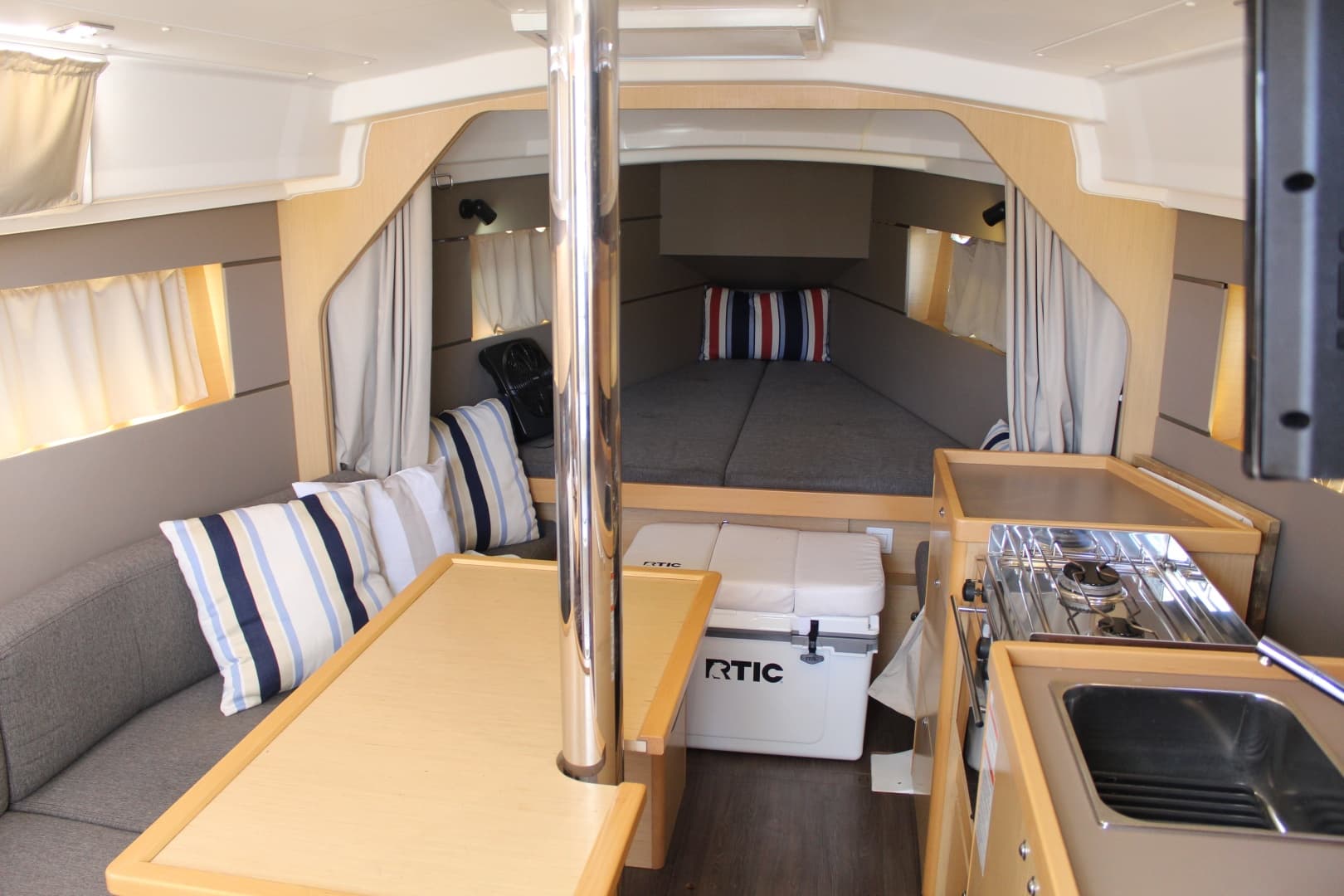 2016 Beneteau 35 Oceanis