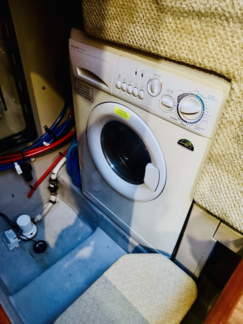 2004 Sea Ray 390 Motor Yacht