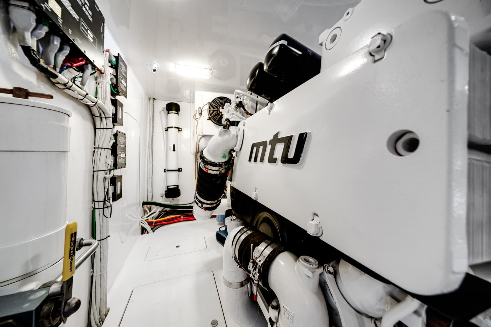 2015 Viking 70 CV ENCLOSED BRIDGE