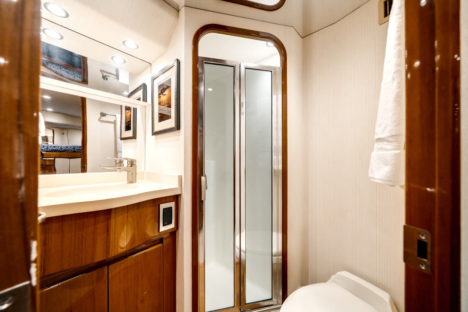 2015 Viking 70 CV ENCLOSED BRIDGE
