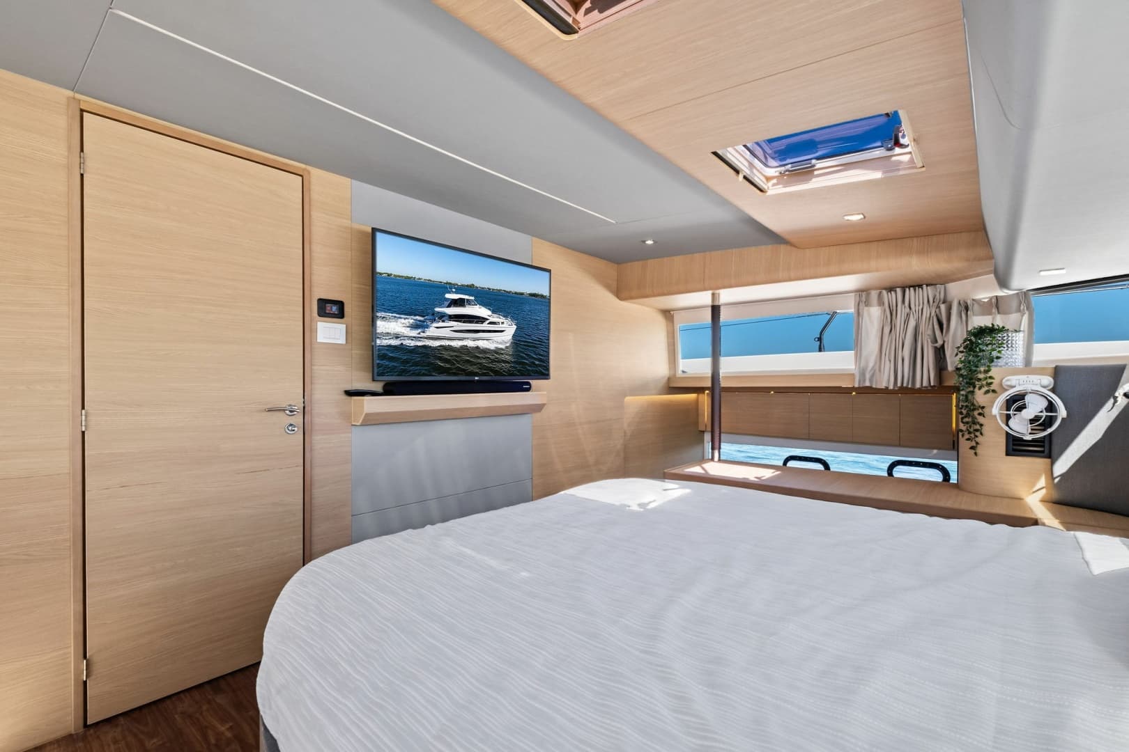 2022 54 Aquila Powercat 'Remarkable I'