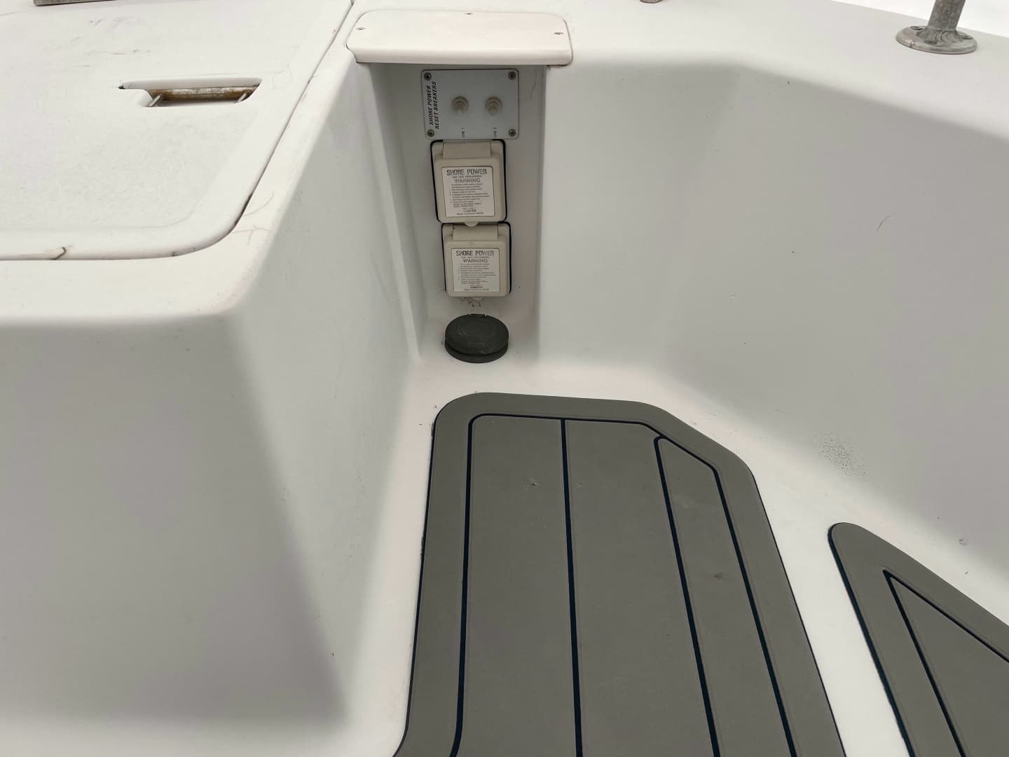 1998 Mainship 350 Trawler