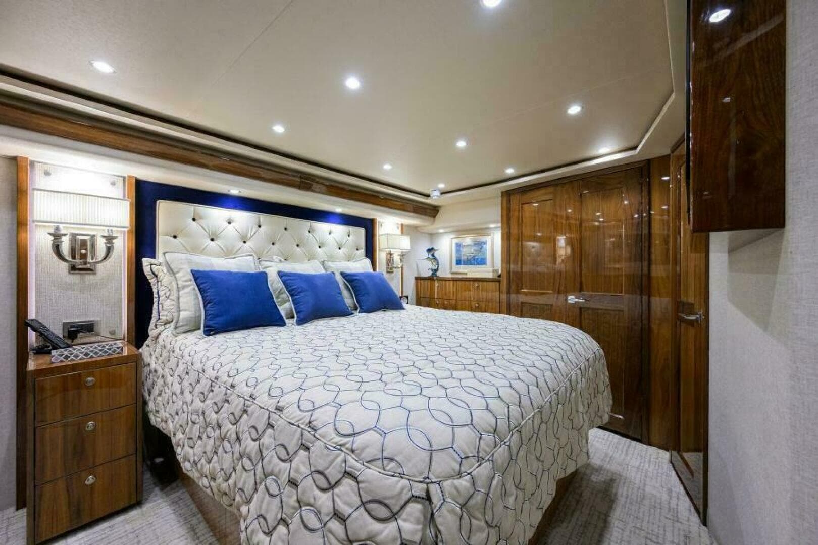 Viking 72 TAMI ANN - Master Stateroom