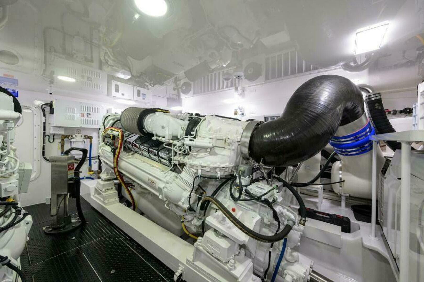 Viking 72 TAMI ANN - Engine Room