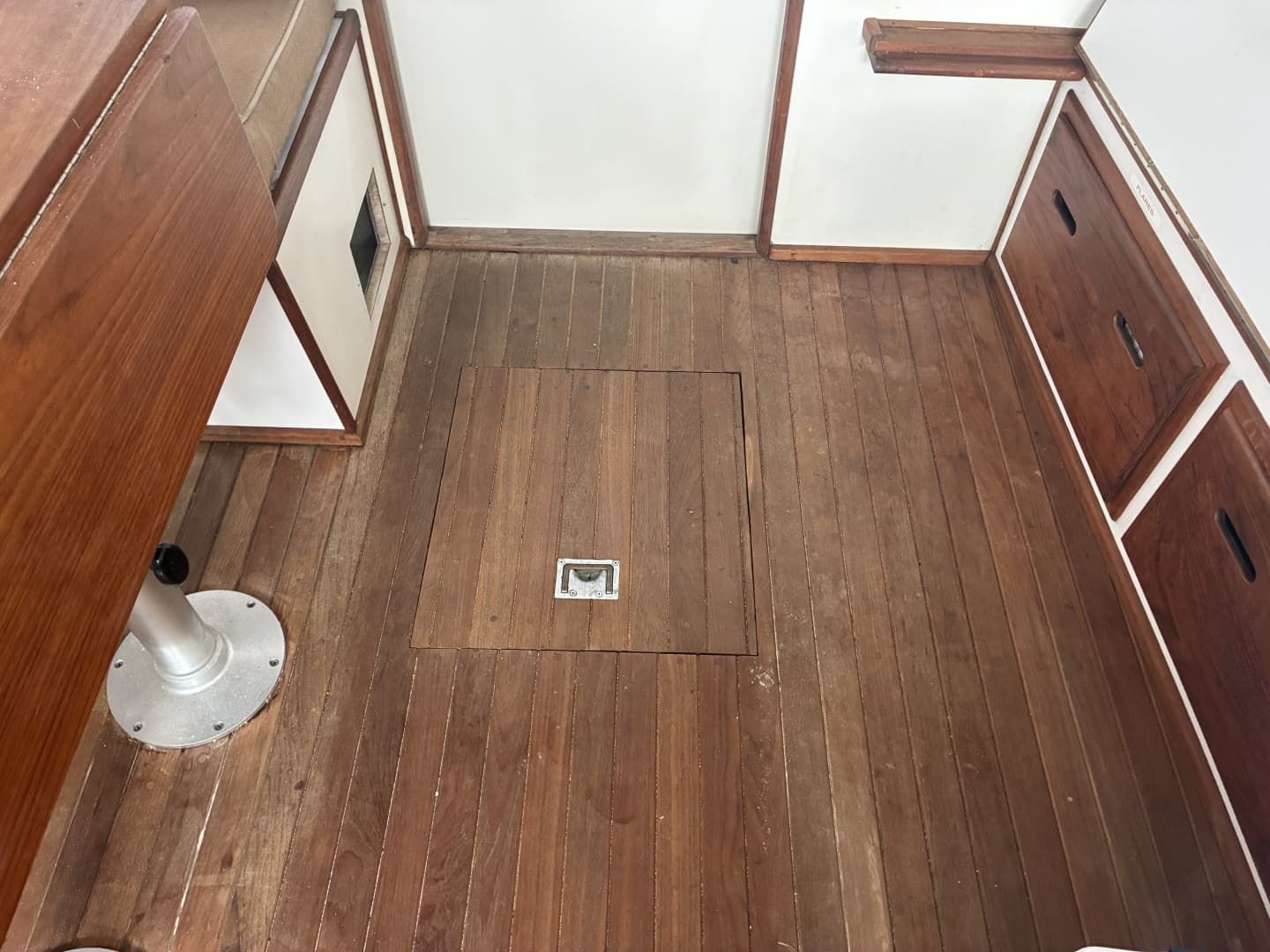 1989 Duffy 35 Flybridge - Cabin Sole