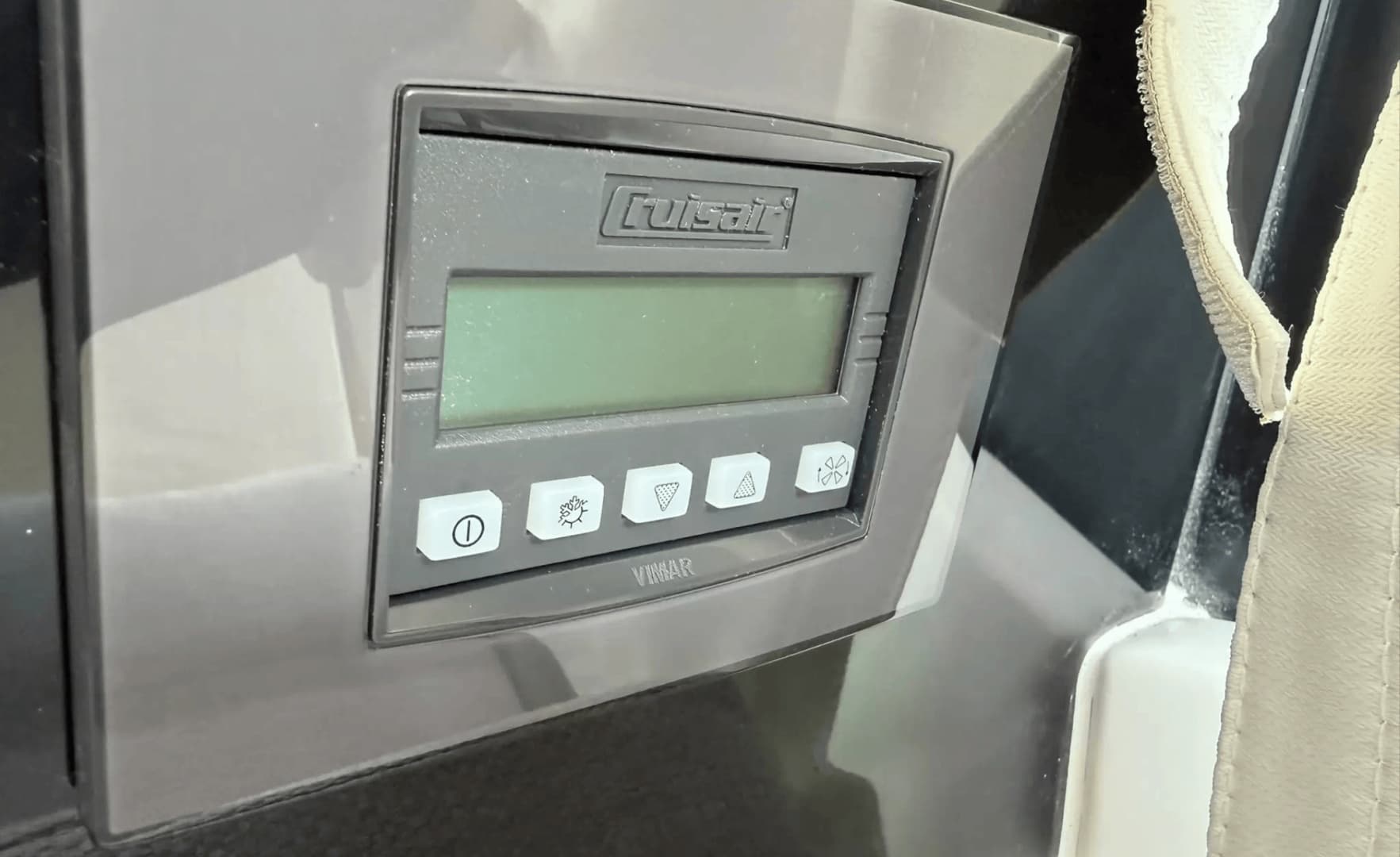 2023 Jeanneau NC-795 Coupe