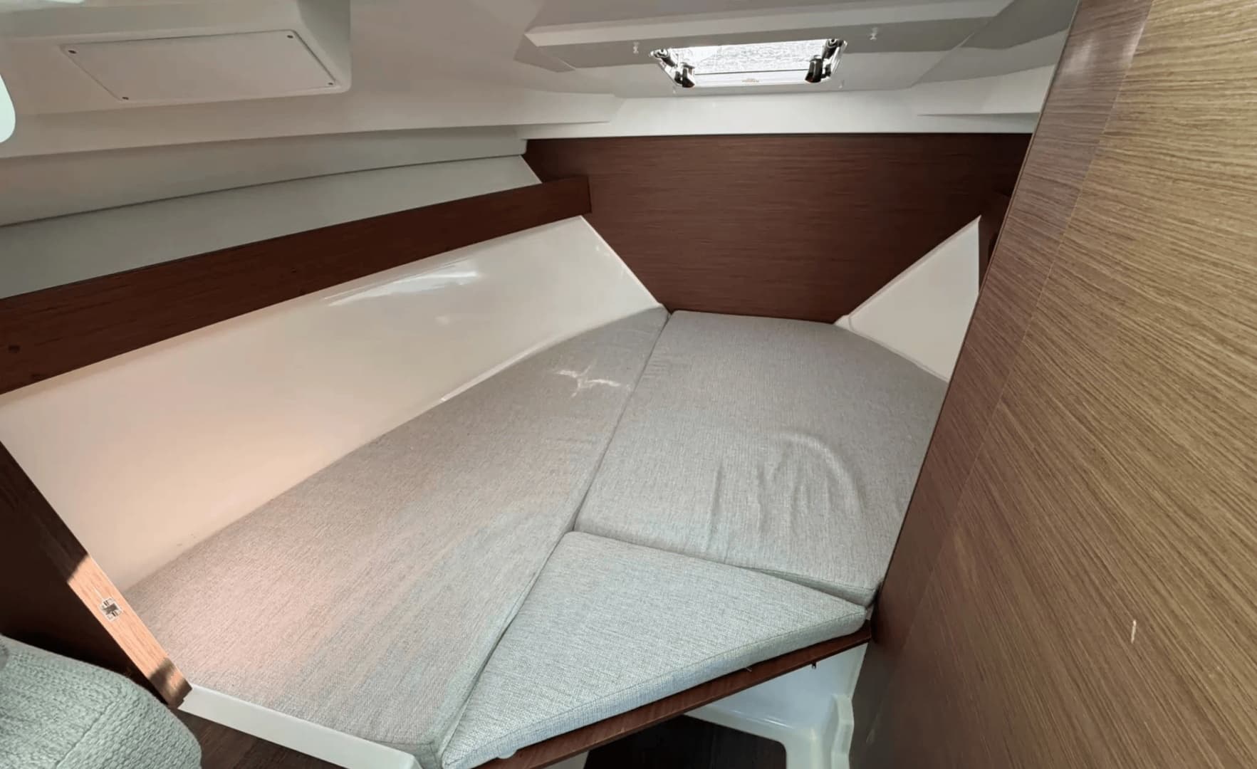 2023 Jeanneau NC-795 Coupe